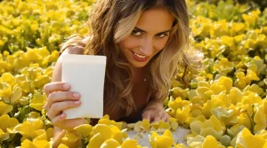 Les jardiniers sont invités à saupoudrer leur pelouse d’un produit de bain à 1€ pour booster la pousse de l’herbe avant l’été
