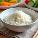 découvrez quelle quantité de riz sec prévoir par personne pour préparer un repas équilibré, afin de bien doser et éviter le gaspillage alimentaire.
